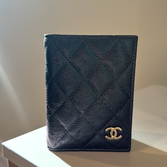 Chanel Iridescent Purple Passport Cover - Picture 3 of 15